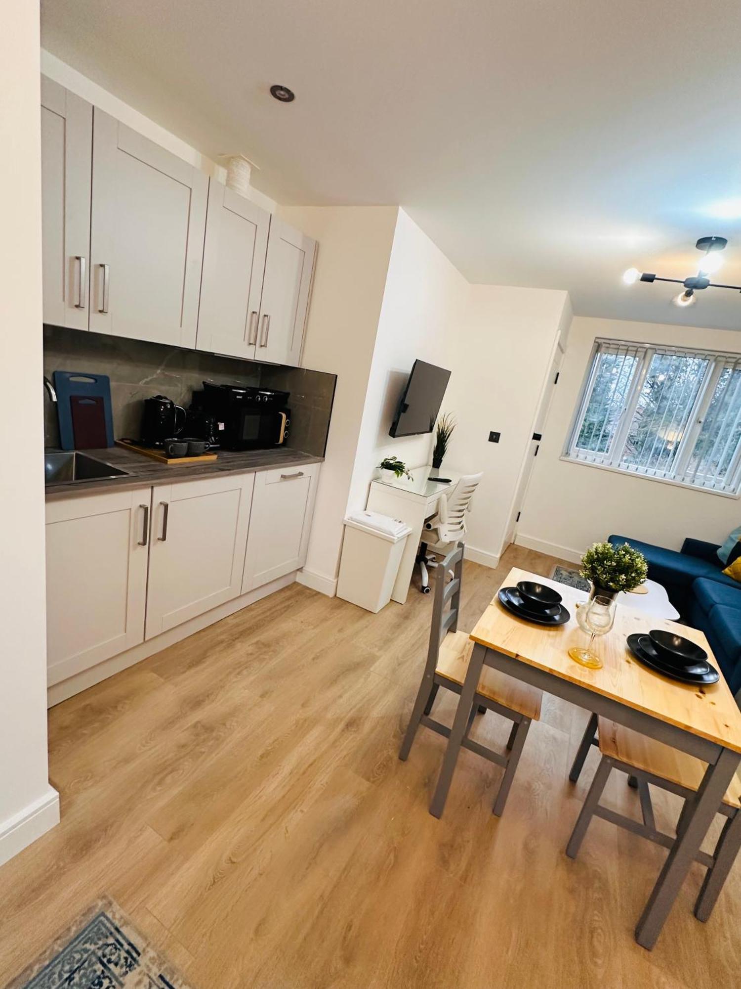 R1 - Luxury Self-contained Near Qe Hospital * Birmingham