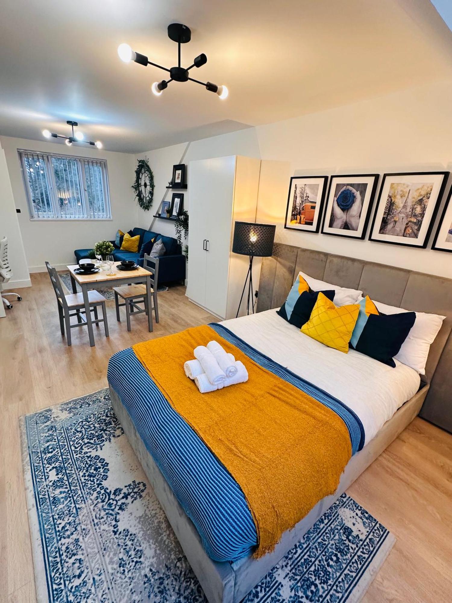 R1 - Luxury Self-contained Near Qe Hospital Birmingham