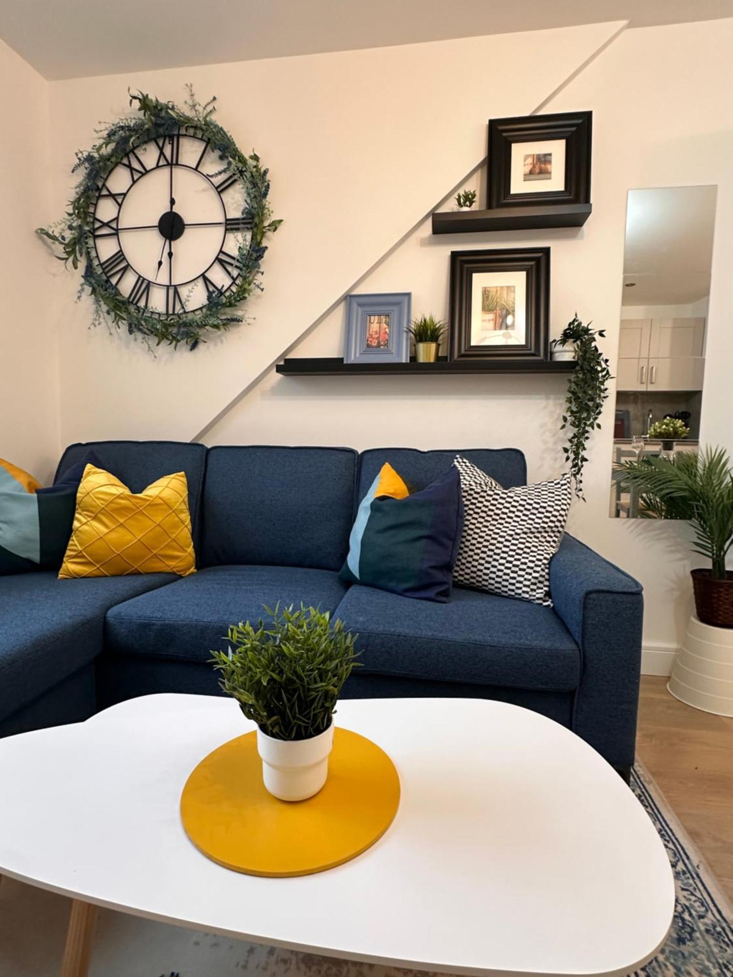 R1 - Luxury Self-contained Near Qe Hospital Apartment *