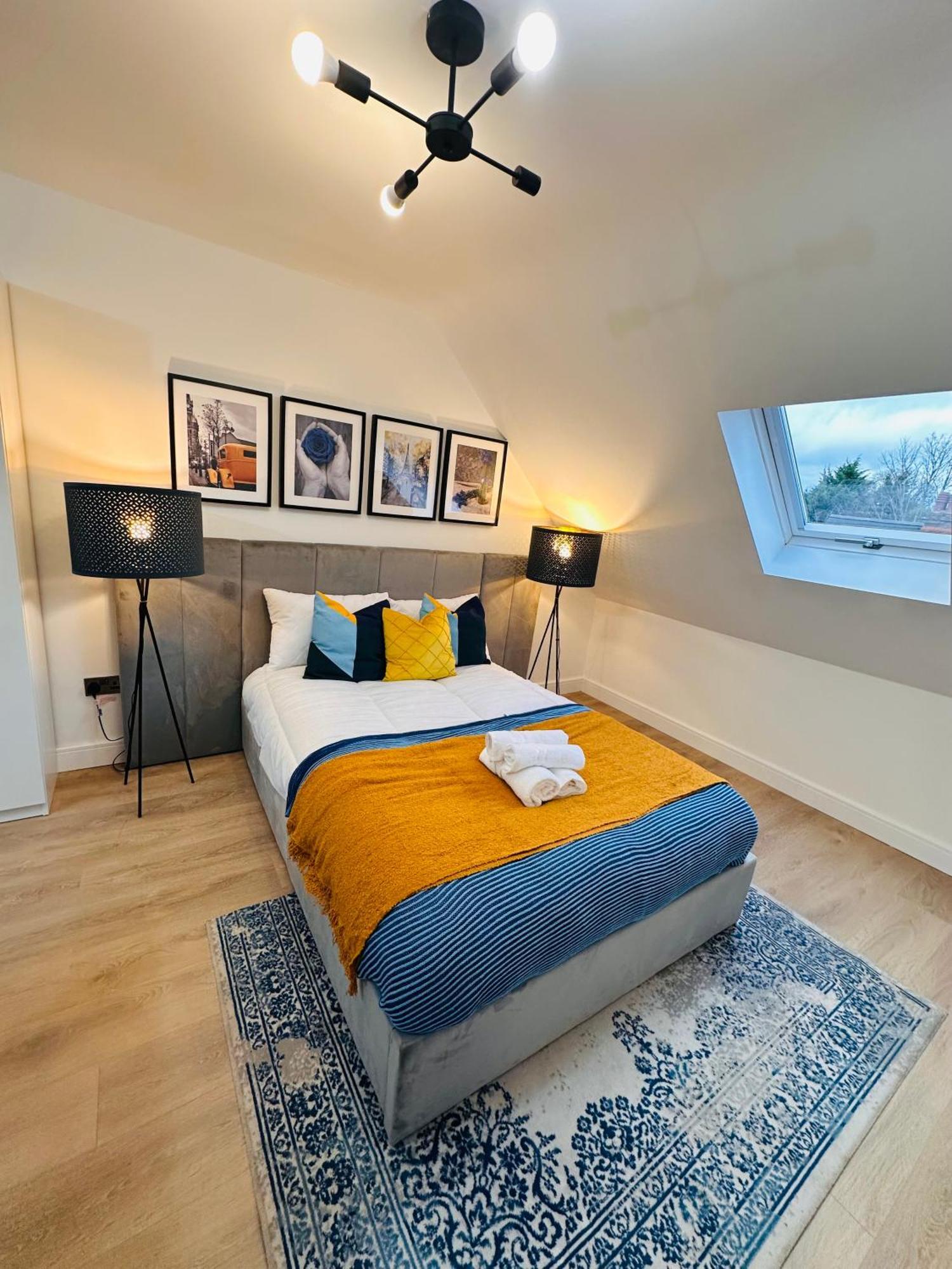 Apartment R1 - Luxury Self-contained Near Qe Hospital *