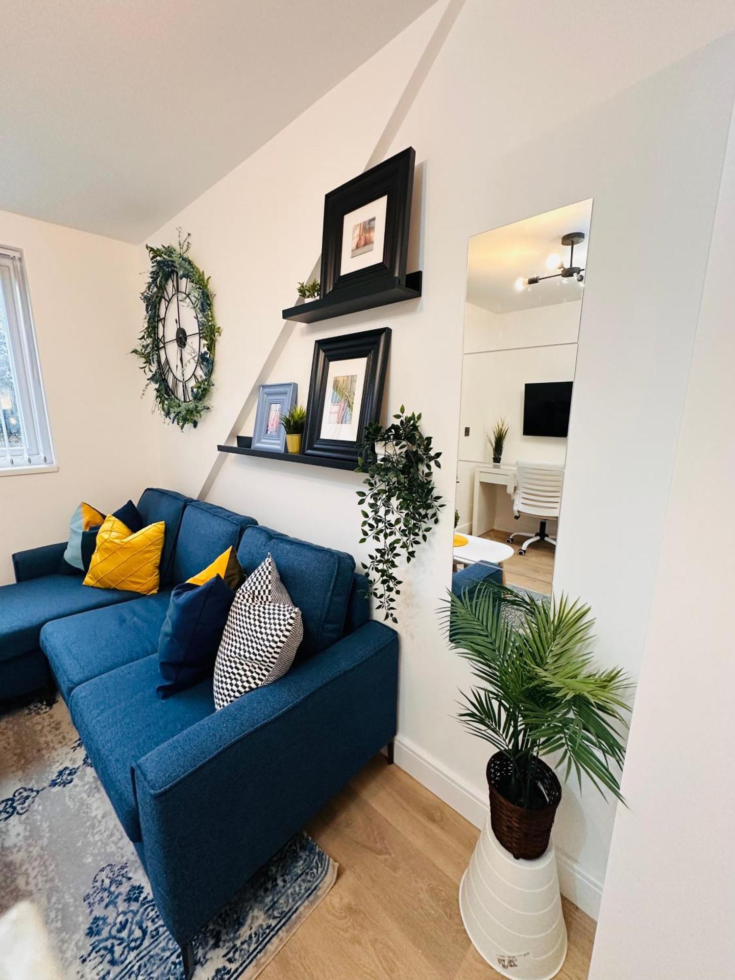 R1 - Luxury Self-contained Near Qe Hospital Apartment Birmingham