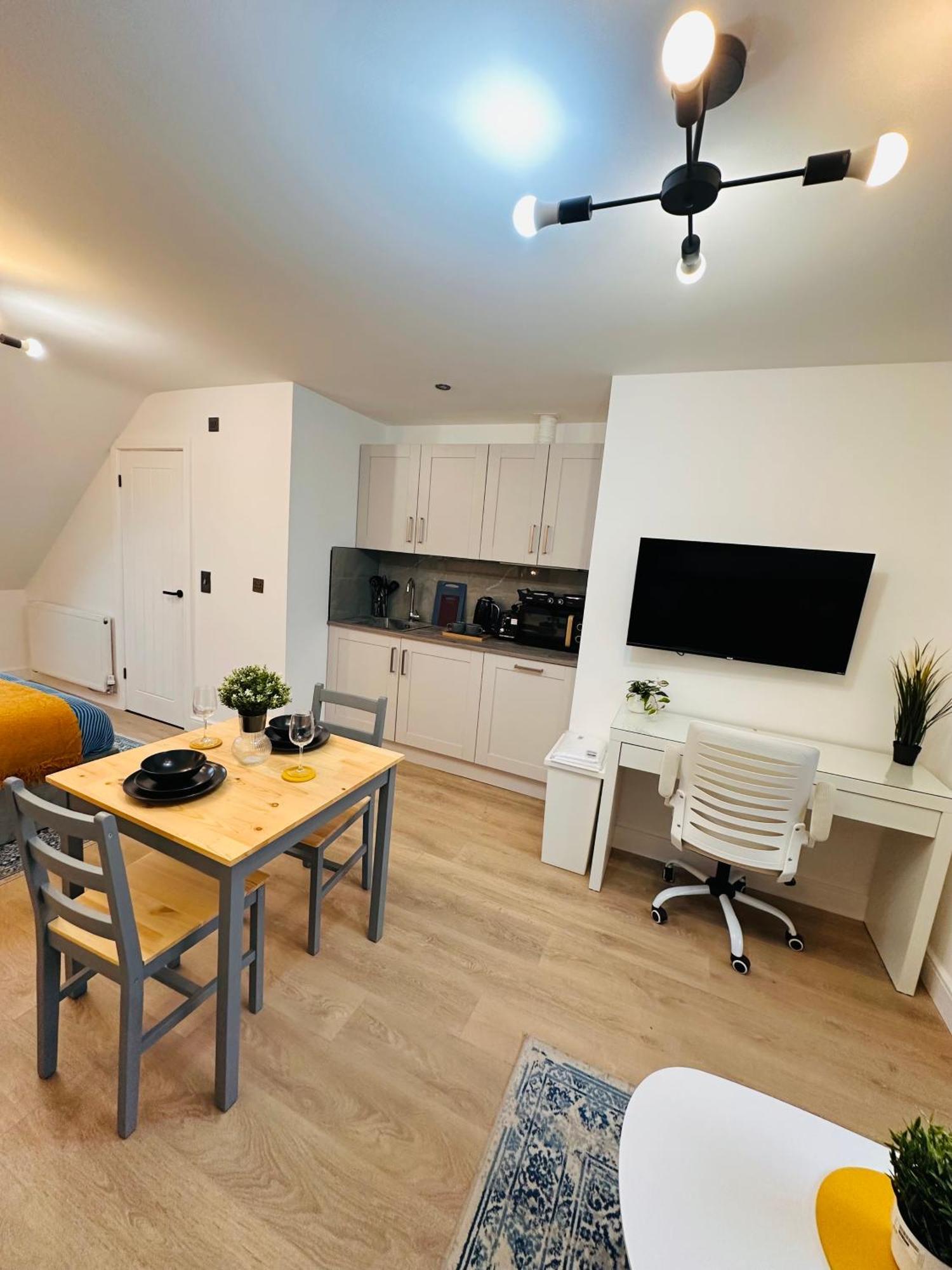 Apartment R1 - Luxury Self-contained Near Qe Hospital Birmingham